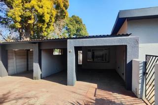 4 Bedroom Property for Sale in Verwoerdpark Gauteng