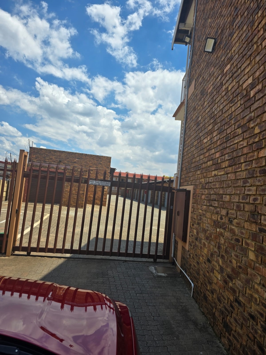 2 Bedroom Property for Sale in Albermarle Gauteng