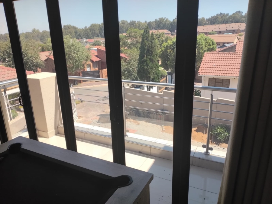4 Bedroom Property for Sale in Bassonia Gauteng