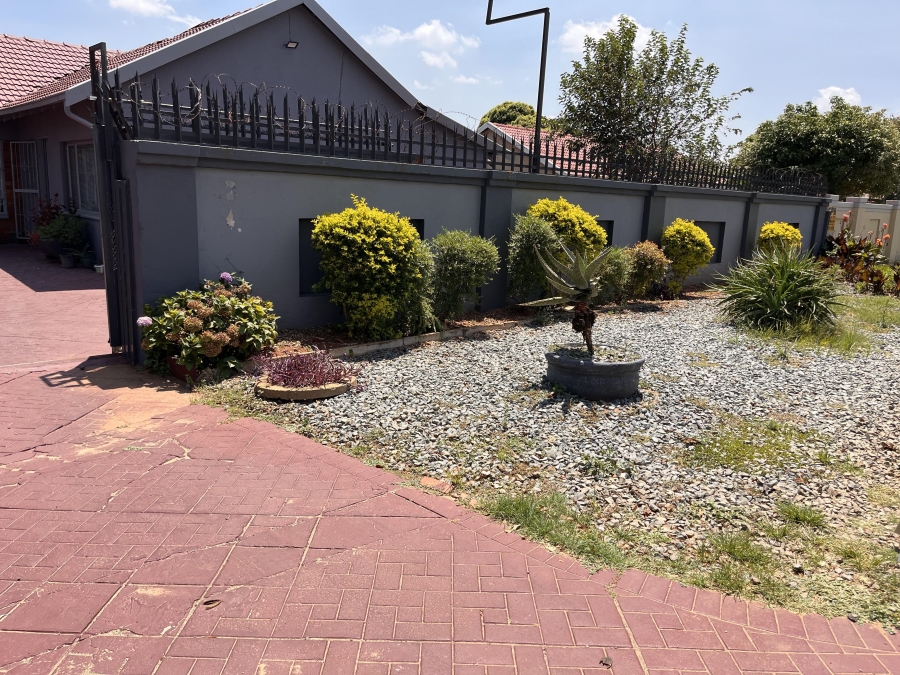 4 Bedroom Property for Sale in Mayberry Park Gauteng