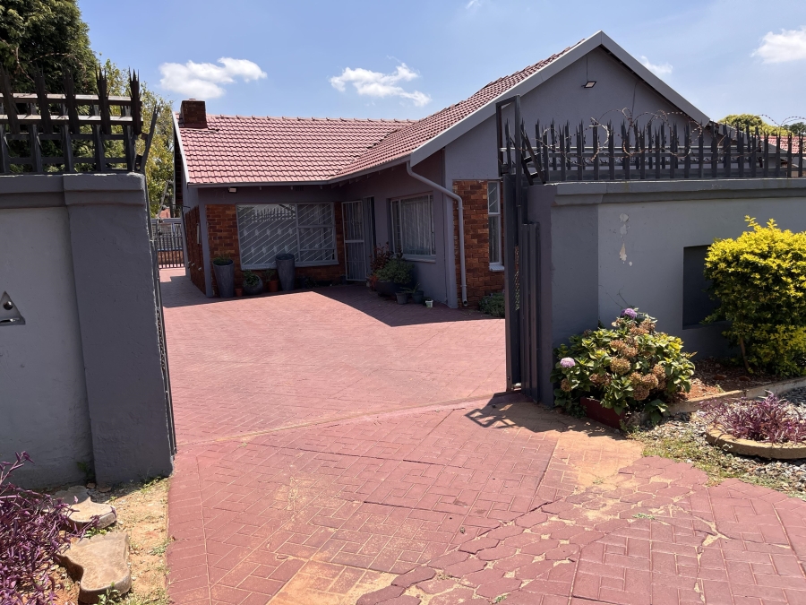 4 Bedroom Property for Sale in Mayberry Park Gauteng