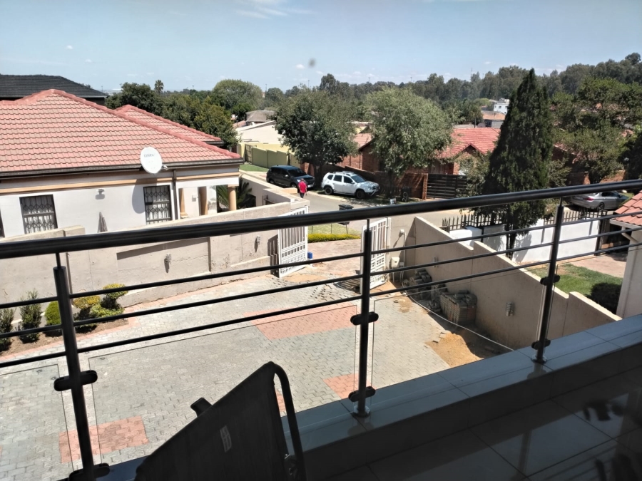 4 Bedroom Property for Sale in Meredale Gauteng