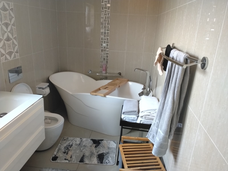 4 Bedroom Property for Sale in Meredale Gauteng