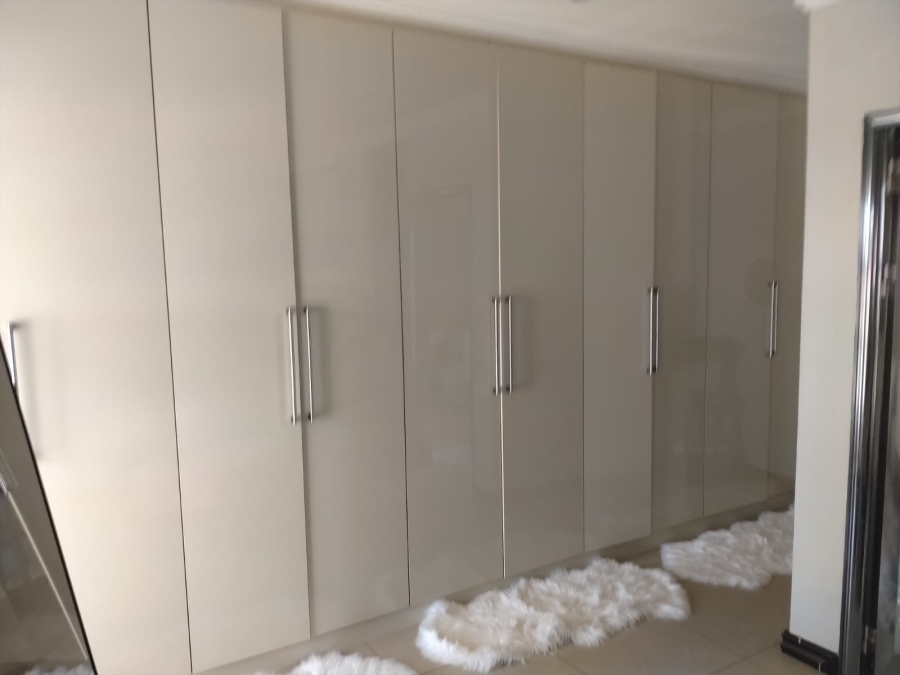 4 Bedroom Property for Sale in Meredale Gauteng