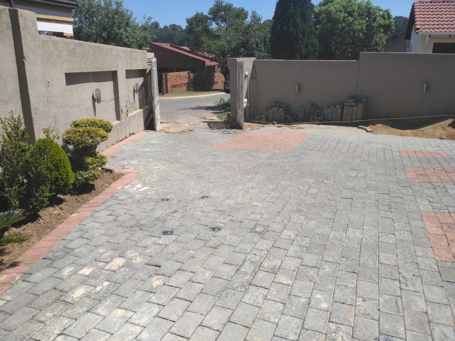 4 Bedroom Property for Sale in Meredale Gauteng