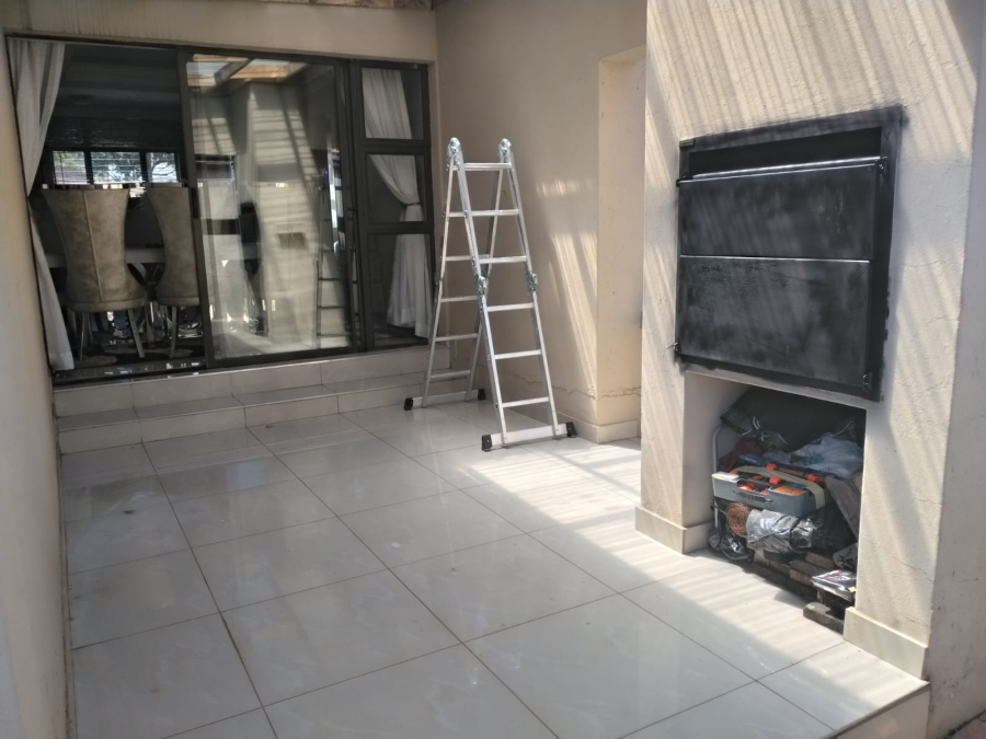 4 Bedroom Property for Sale in Meredale Gauteng