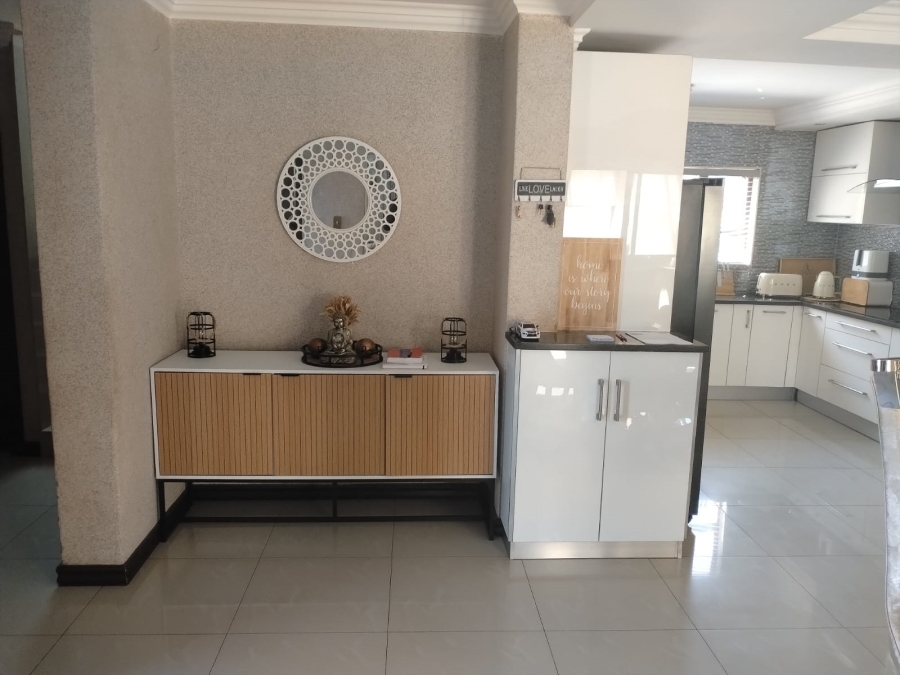 4 Bedroom Property for Sale in Meredale Gauteng