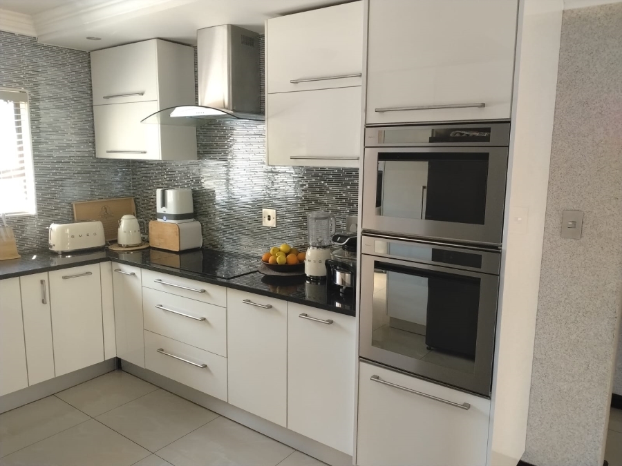 4 Bedroom Property for Sale in Meredale Gauteng