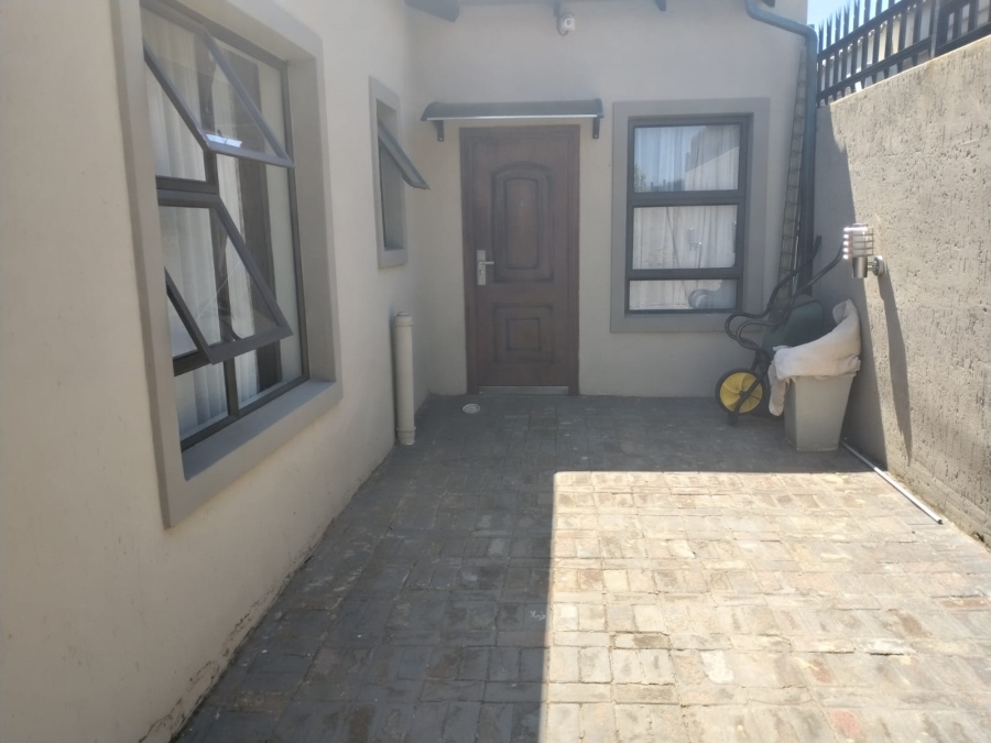 4 Bedroom Property for Sale in Meredale Gauteng