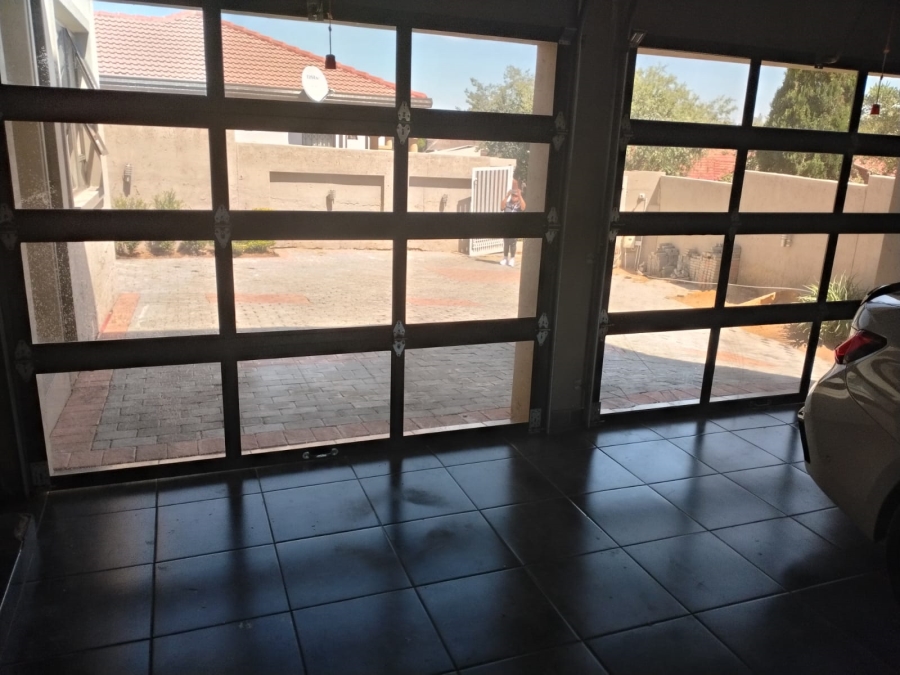 4 Bedroom Property for Sale in Meredale Gauteng