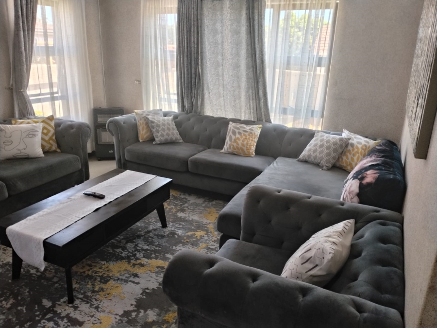 4 Bedroom Property for Sale in Meredale Gauteng