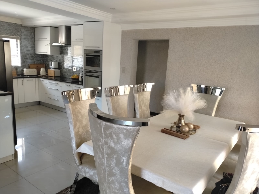 4 Bedroom Property for Sale in Meredale Gauteng