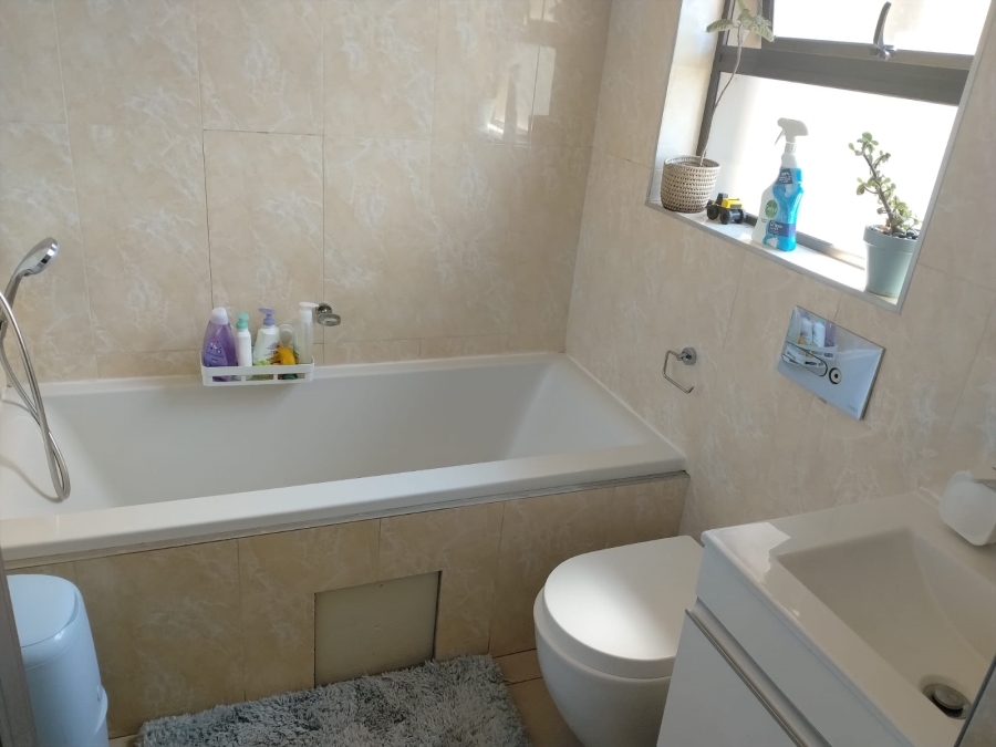 4 Bedroom Property for Sale in Meredale Gauteng