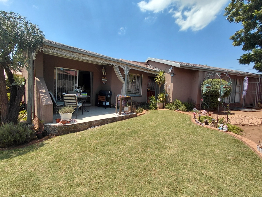 2 Bedroom Property for Sale in Elandspark Gauteng