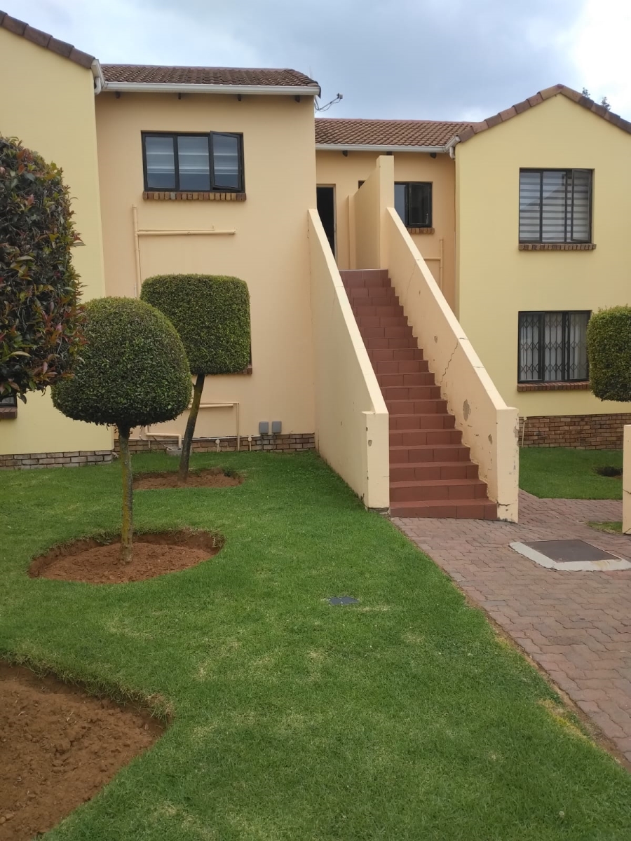 2 Bedroom Property for Sale in Mondeor Gauteng