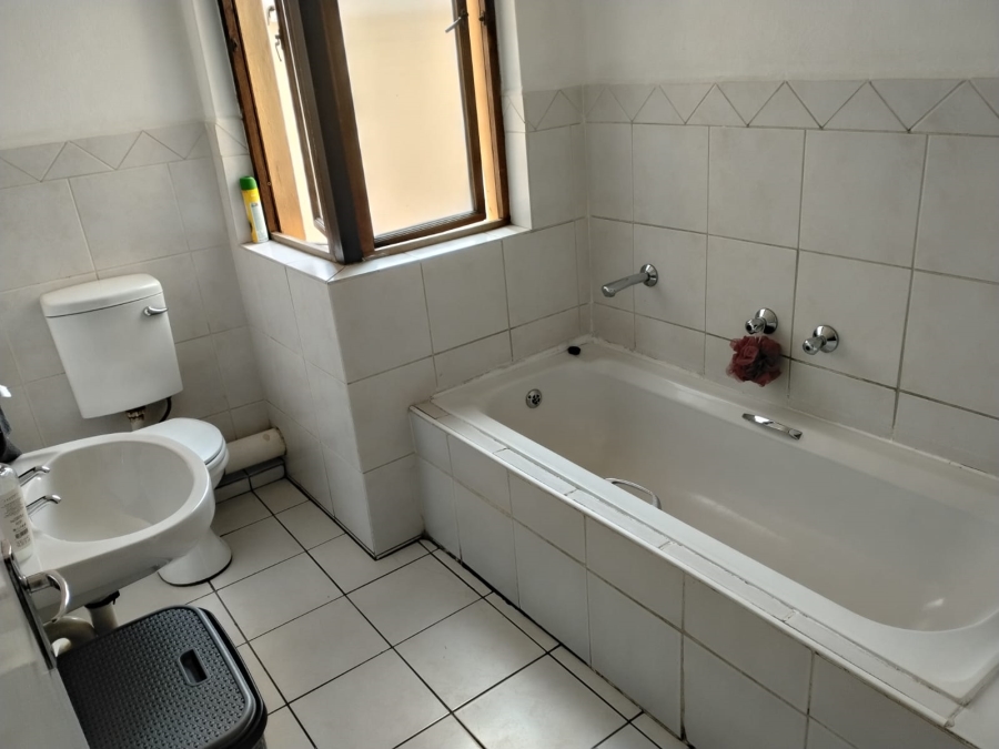 2 Bedroom Property for Sale in Mondeor Gauteng