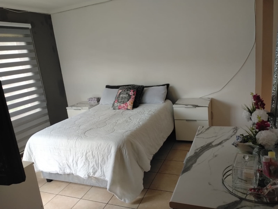 2 Bedroom Property for Sale in Mondeor Gauteng