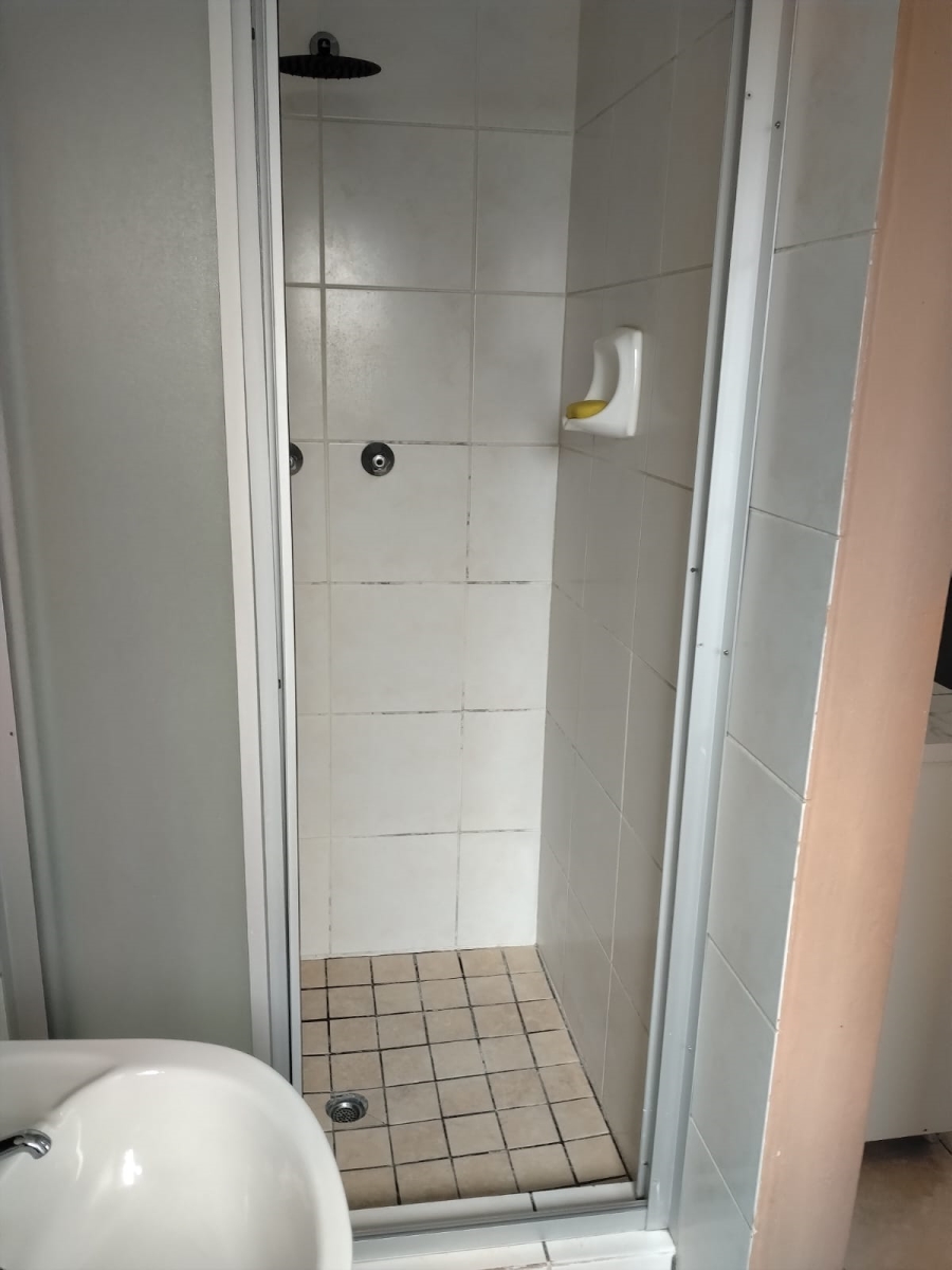 2 Bedroom Property for Sale in Mondeor Gauteng