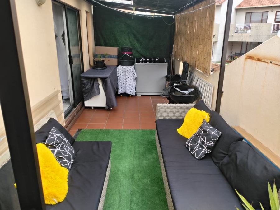 2 Bedroom Property for Sale in Mondeor Gauteng