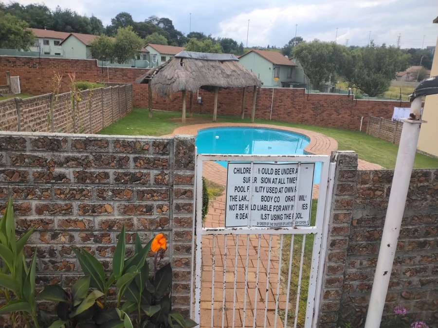 2 Bedroom Property for Sale in Mondeor Gauteng