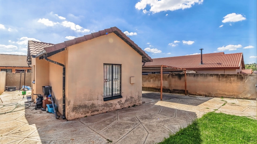 2 Bedroom Property for Sale in Meredale Gauteng