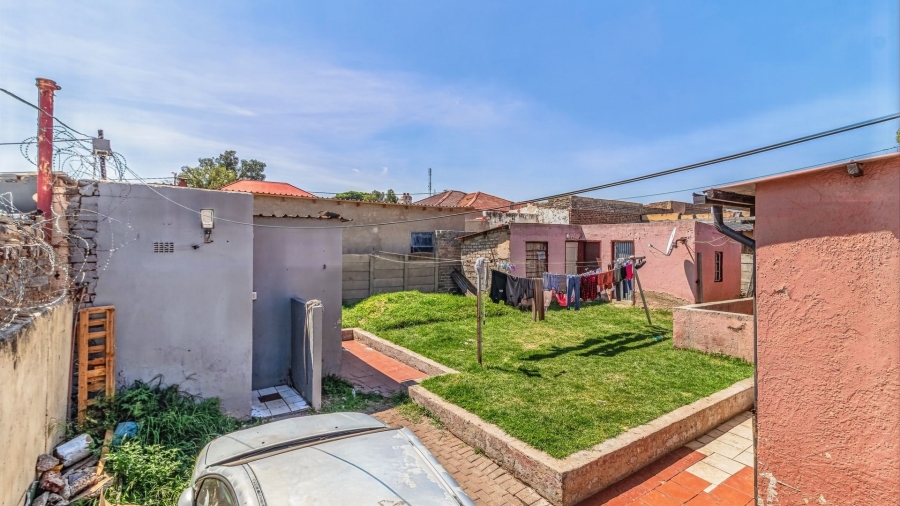 7 Bedroom Property for Sale in Rosettenville Gauteng