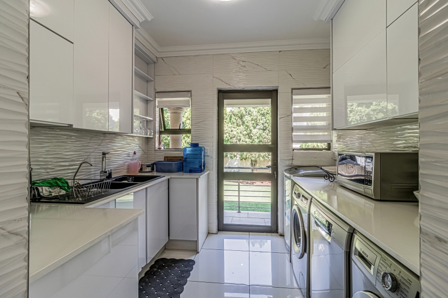 5 Bedroom Property for Sale in Ruimsig Country Estate Gauteng