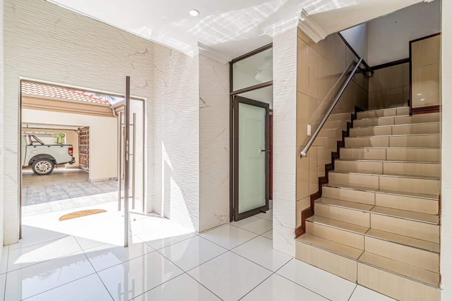 5 Bedroom Property for Sale in Ruimsig Country Estate Gauteng