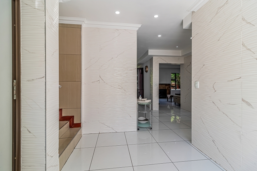 5 Bedroom Property for Sale in Ruimsig Country Estate Gauteng