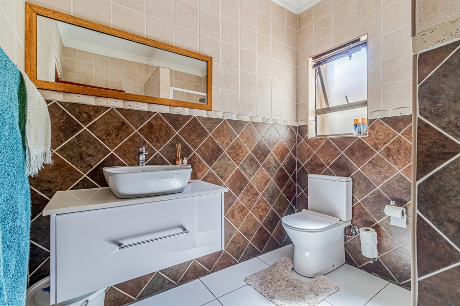 5 Bedroom Property for Sale in Ruimsig Country Estate Gauteng