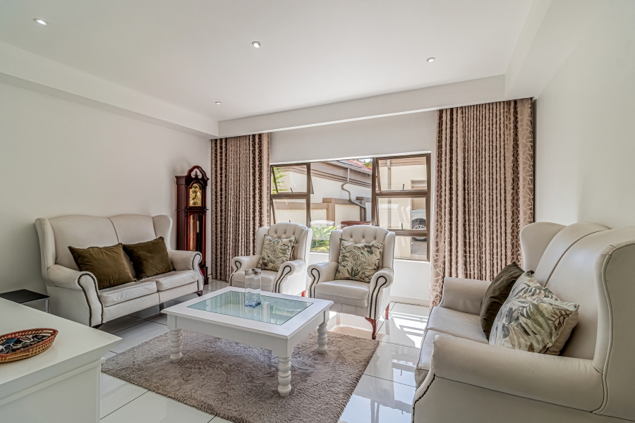 5 Bedroom Property for Sale in Ruimsig Country Estate Gauteng