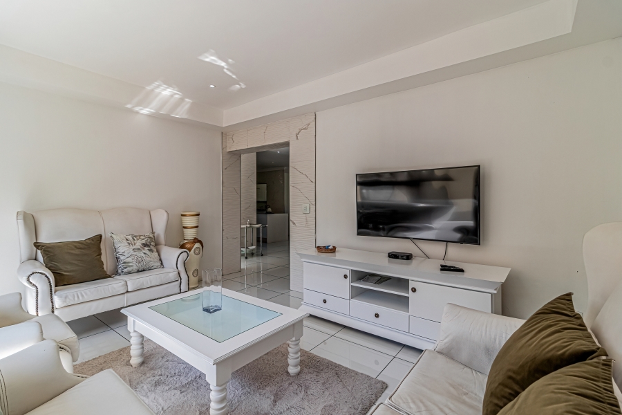 5 Bedroom Property for Sale in Ruimsig Country Estate Gauteng