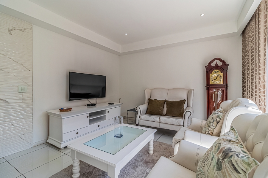 5 Bedroom Property for Sale in Ruimsig Country Estate Gauteng