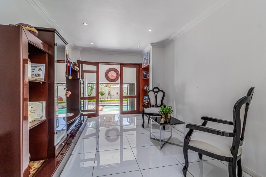 5 Bedroom Property for Sale in Ruimsig Country Estate Gauteng