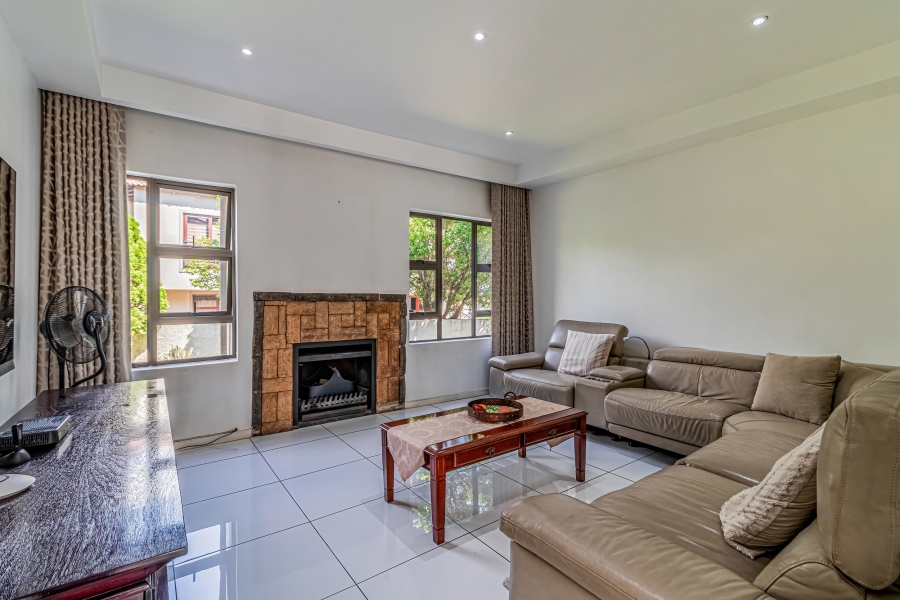 5 Bedroom Property for Sale in Ruimsig Country Estate Gauteng