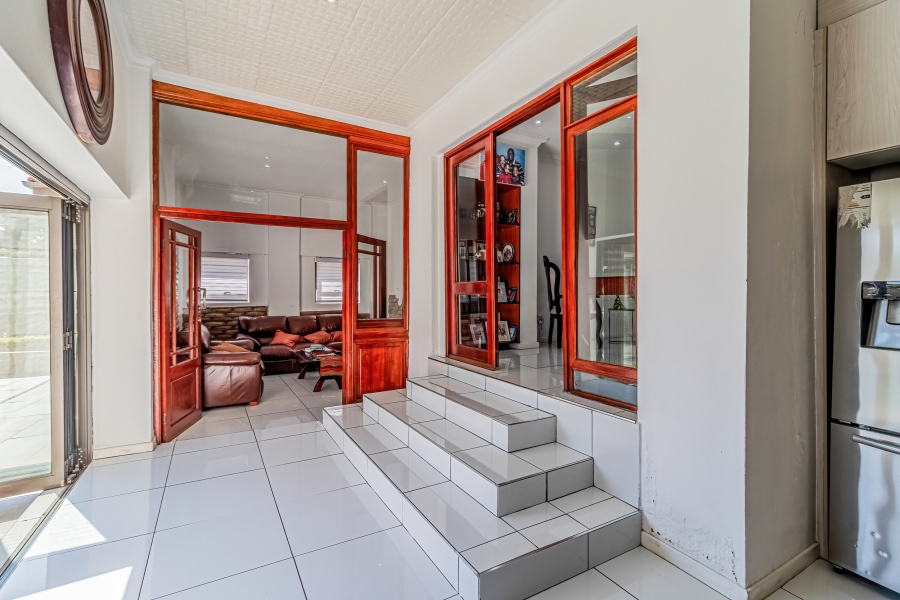 5 Bedroom Property for Sale in Ruimsig Country Estate Gauteng