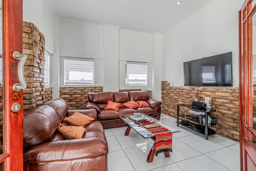 5 Bedroom Property for Sale in Ruimsig Country Estate Gauteng