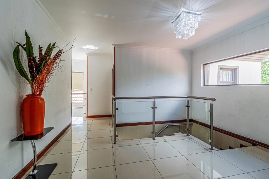 5 Bedroom Property for Sale in Ruimsig Country Estate Gauteng