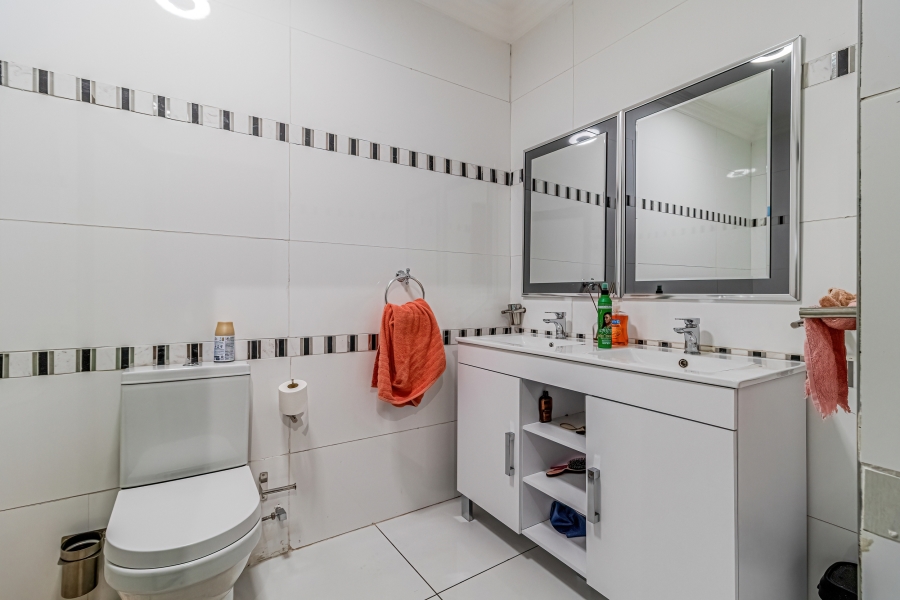 5 Bedroom Property for Sale in Ruimsig Country Estate Gauteng