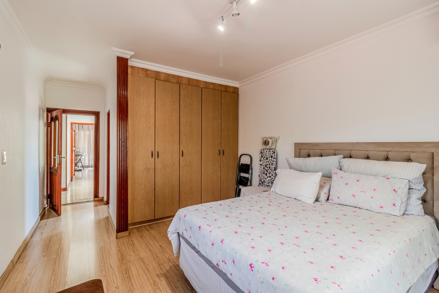 5 Bedroom Property for Sale in Ruimsig Country Estate Gauteng