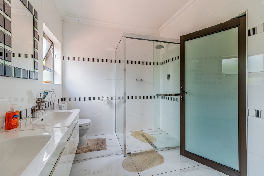 5 Bedroom Property for Sale in Ruimsig Country Estate Gauteng