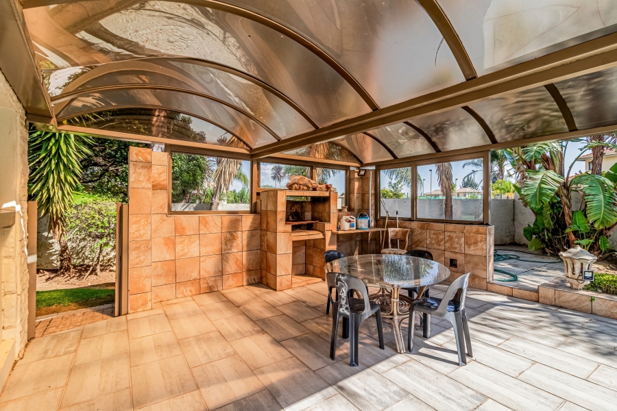 5 Bedroom Property for Sale in Ruimsig Country Estate Gauteng