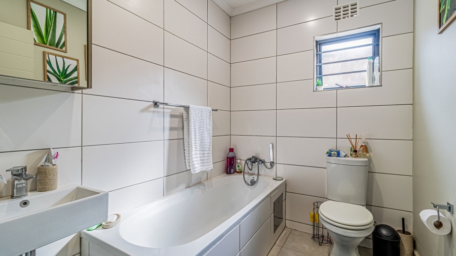 3 Bedroom Property for Sale in Lion Pride Gauteng