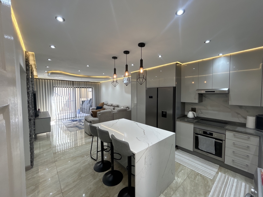 To Let 2 Bedroom Property for Rent in Ruimsig Gauteng