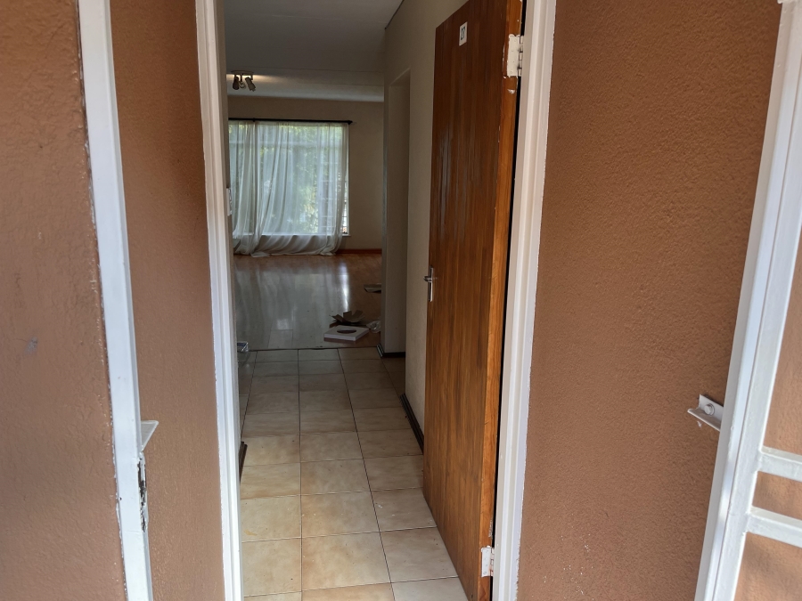 To Let 2 Bedroom Property for Rent in Florida Gauteng