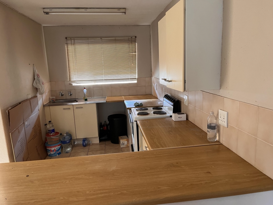 To Let 2 Bedroom Property for Rent in Florida Gauteng