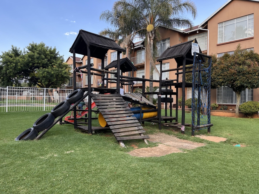 To Let 2 Bedroom Property for Rent in Florida Gauteng