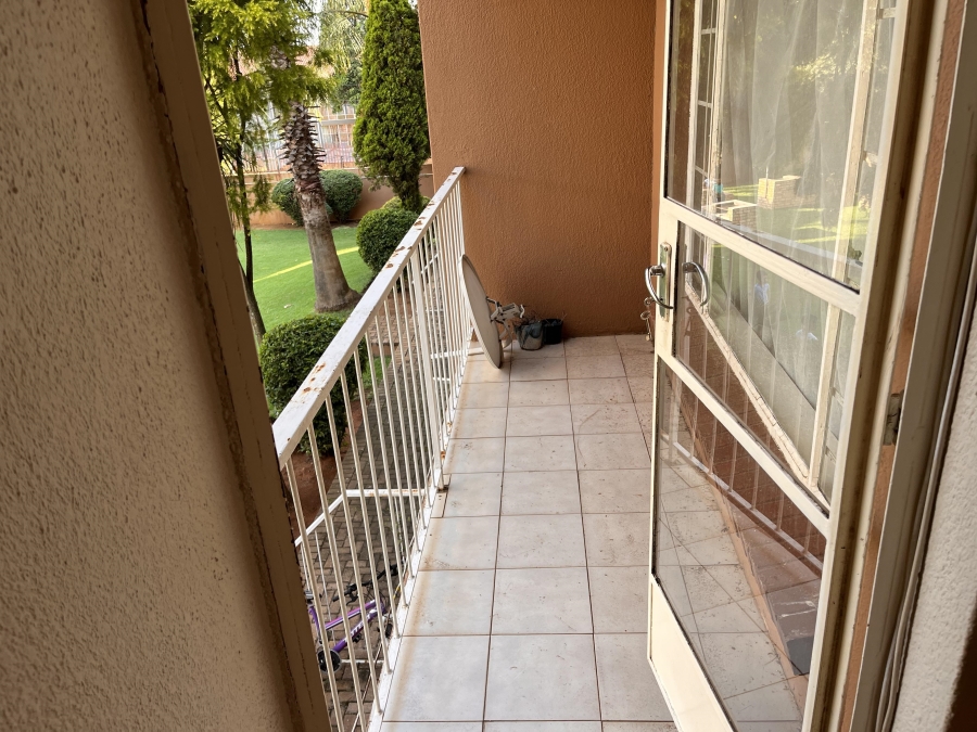 To Let 2 Bedroom Property for Rent in Florida Gauteng