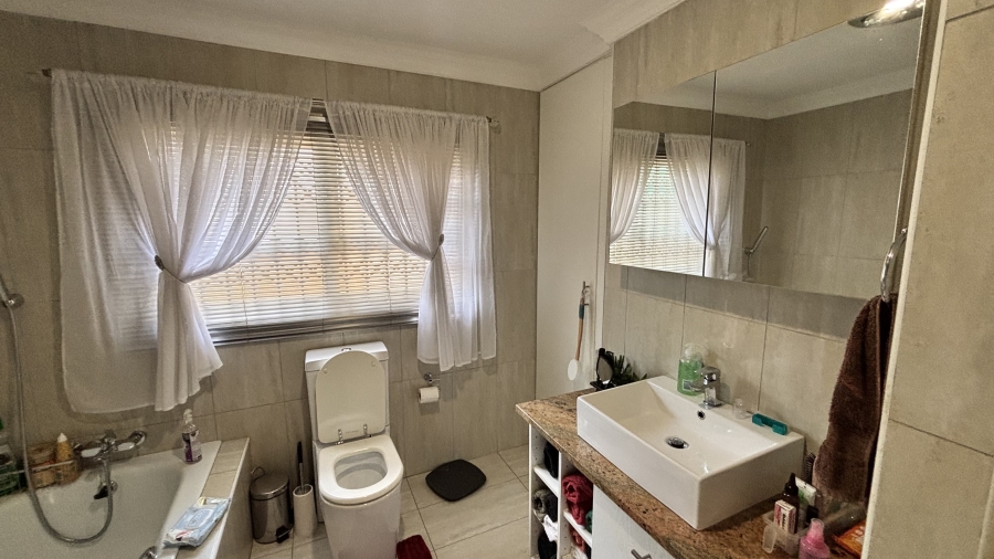2 Bedroom Property for Sale in Terenure Gauteng