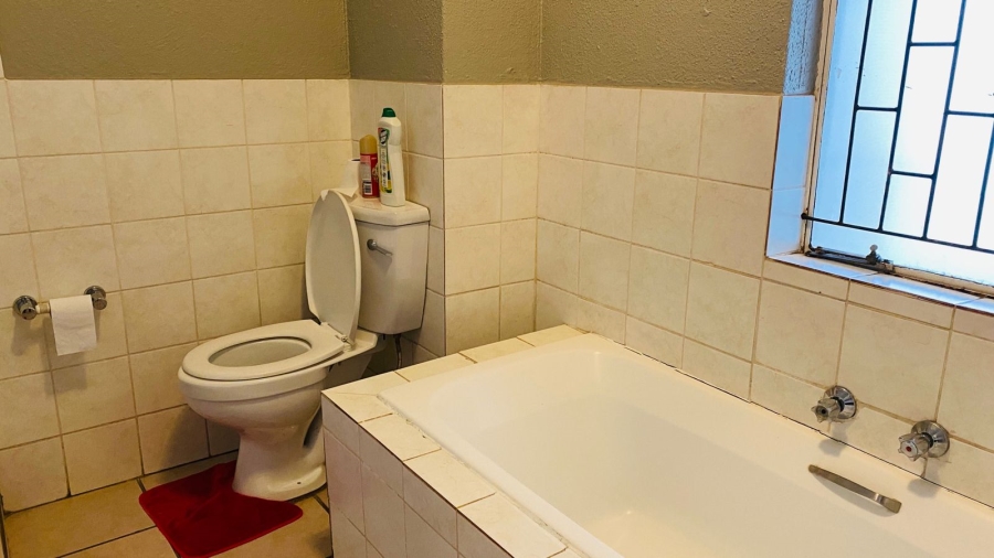 To Let 1 Bedroom Property for Rent in Ruimsig Gauteng